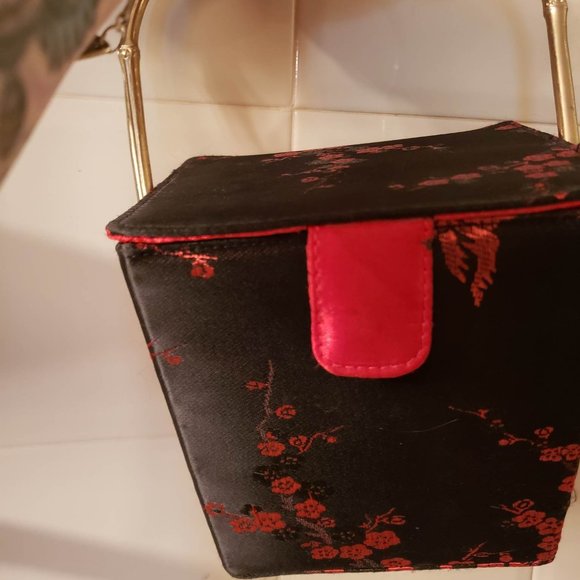 Chinese style take-out box purse with metal bamboo handle, gently used, cute! - Picture 5 of 10